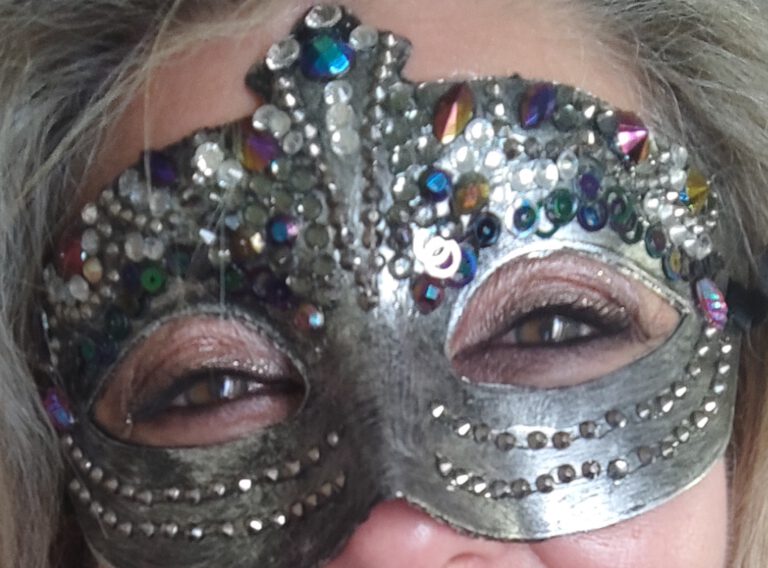 ¿Te ocultas tras una MASCARA?