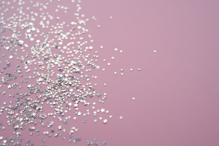 Cómo incorporar strass y glitter en tu corset de burlesque