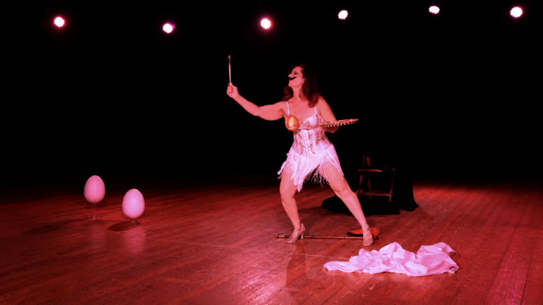 artista burlesque Barcelona Montserrat Chavarría número Surrealisme