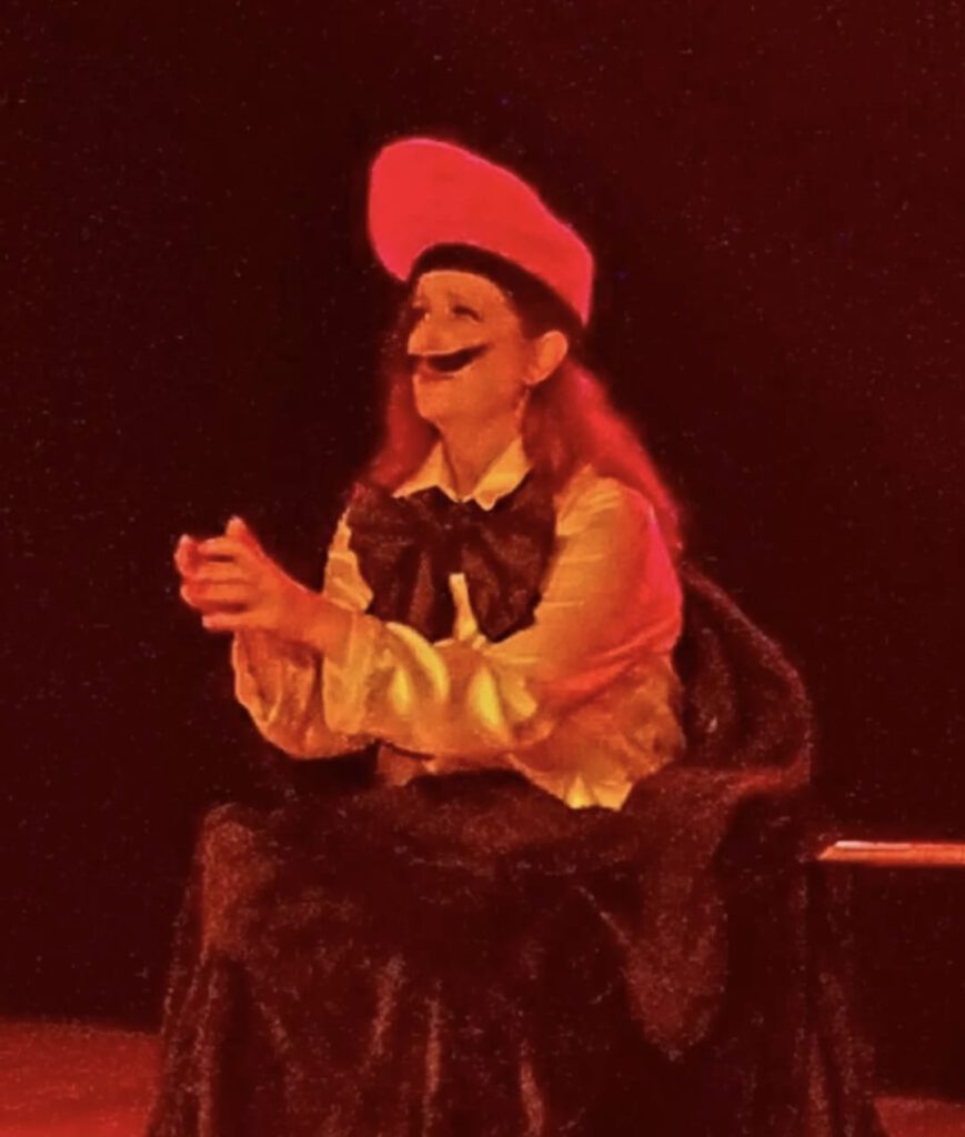 Montserrat Chavarría burlesque Dalí cuadros surrealismo Barcelona